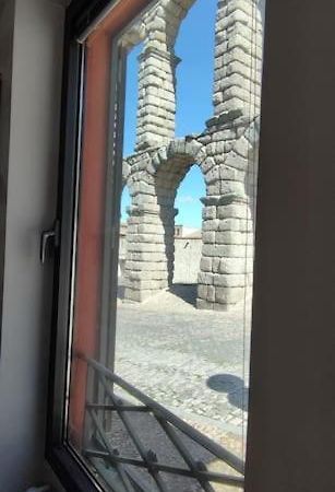 Casa Bajo El Acueducto Con Plaza De Garaje Villa Сеговия Екстериор снимка